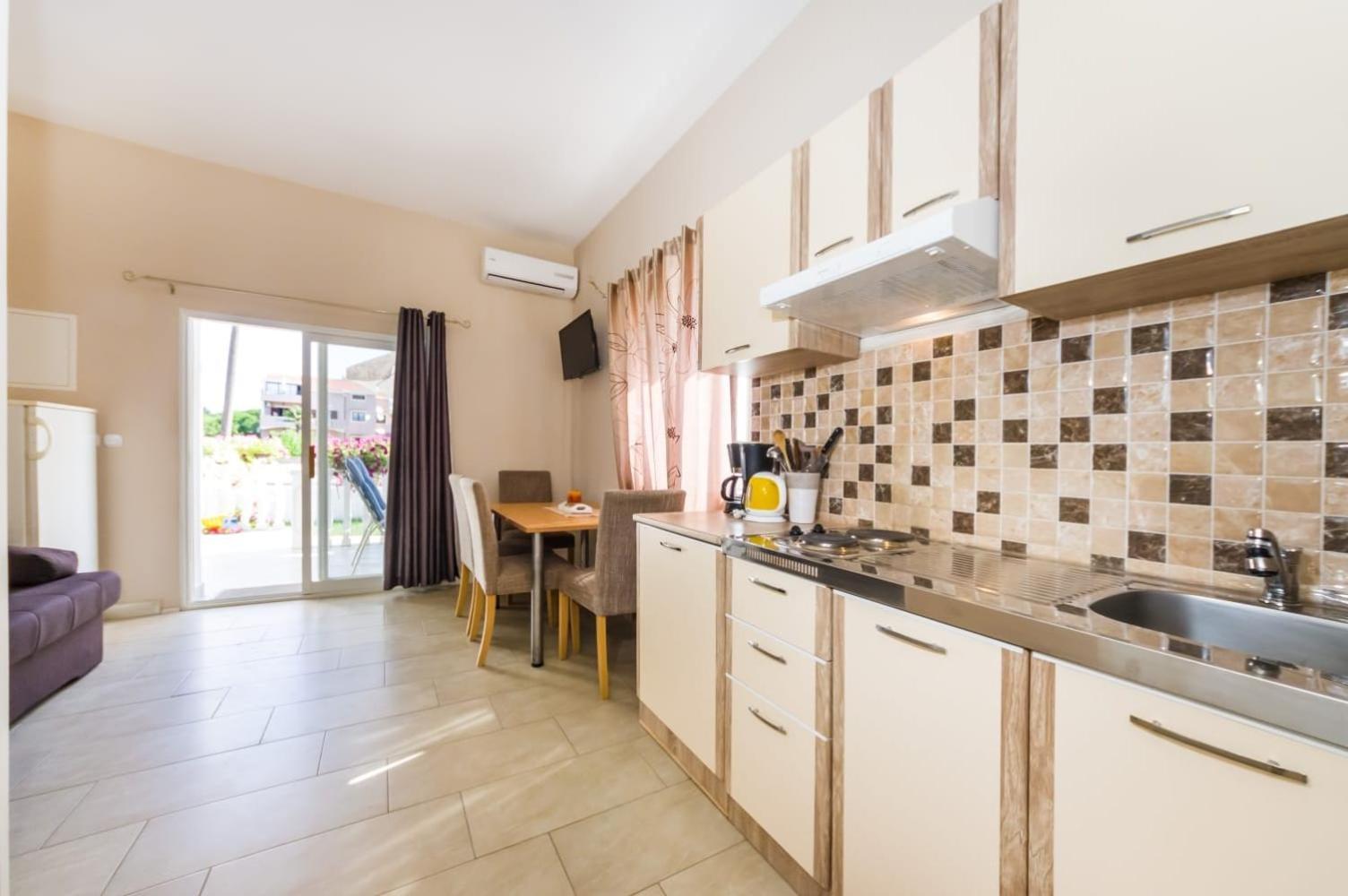Apartments With A Parking Space Zaton, Zadar - 15000 자톤 객실 사진